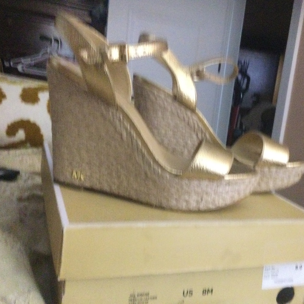 Micheal Kors Jill Wedge Metallic  Pale Gold Leather